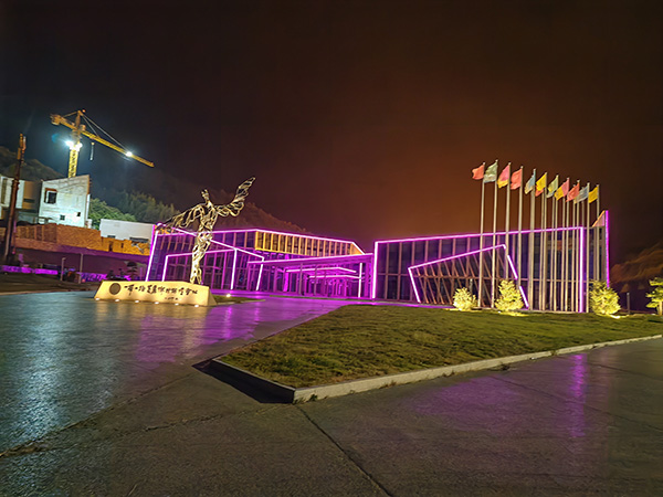 城市亮化是现代城市建设的重要组成部分，它不仅可以美化城市的夜景，还能提升城市的整体形象。随着科技的不断进步，城市亮化也得到了更多的关注和创新。本文将介绍一些关于城市亮化的创意和技术，帮助读者了解阿勒泰城市亮化的重要性以及如何进行阿勒泰城市亮化的规划和实施。