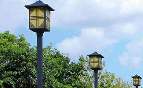 阿勒泰庭院灯安装间距与布灯设计全解析