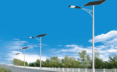 农村道路装阿勒泰太阳能路灯选多大瓦数实测